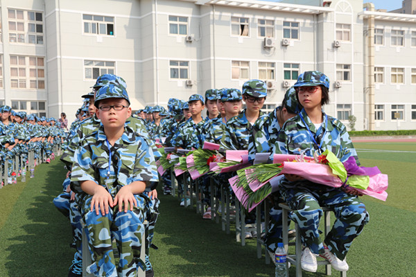 参加活动的学生