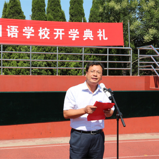 朱校长发表了热情洋溢的讲话