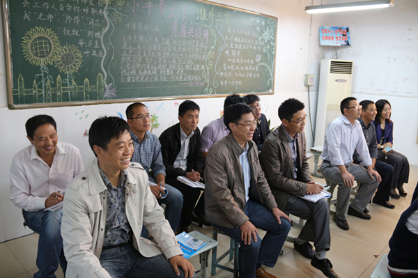 参加会议的领导和老师
