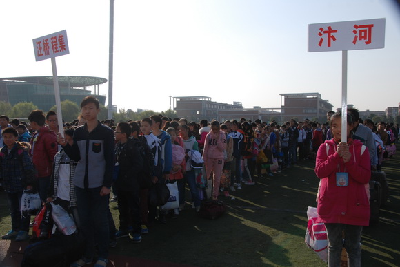 学生集中乘车
