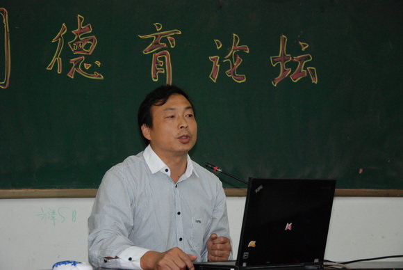 彭为斌校长作德育讲话