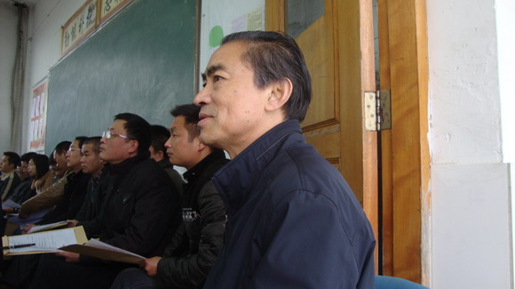 化学教研员认真听课