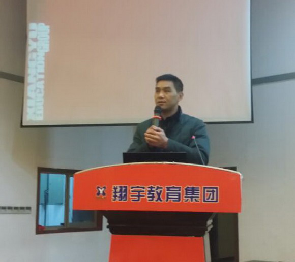 李校长与学生互动讲话
