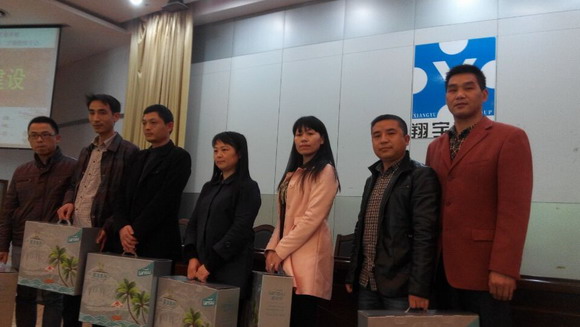 李茂林副校长为初一年级优秀教师颁奖