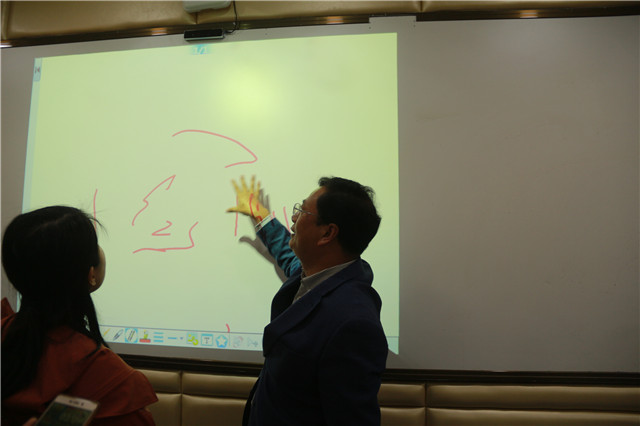 朱校长亲自演示
