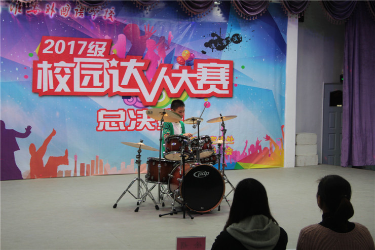 帅气的架子鼓表演