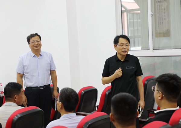 山东枣庄翔宇中学迎来江苏名校长朱建文