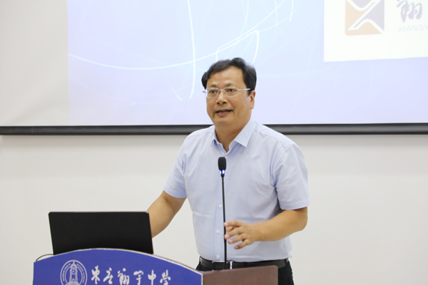 山东枣庄翔宇中学迎来江苏名校长朱建文