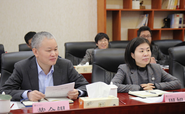 永嘉县副县长周旭丹(右) 县教育局长黄金锡(左)出席座谈会