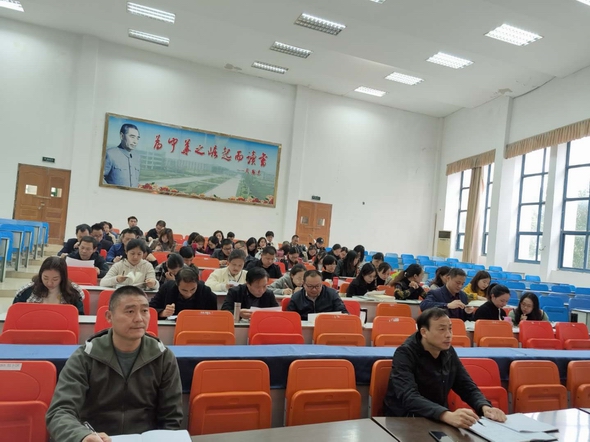监利新教育:质量分析找差距,鼓足干劲促提升