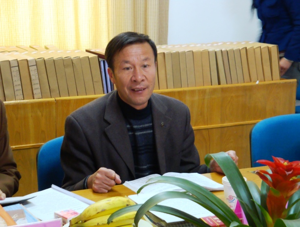 胡利民主任听取学校迎检工作汇报