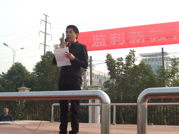 黄颖主任主持颁奖