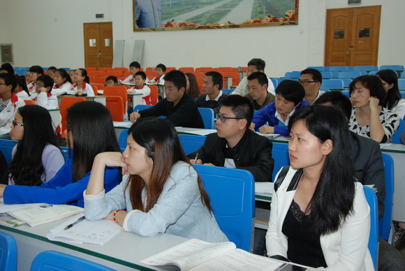 教师积极参与听课