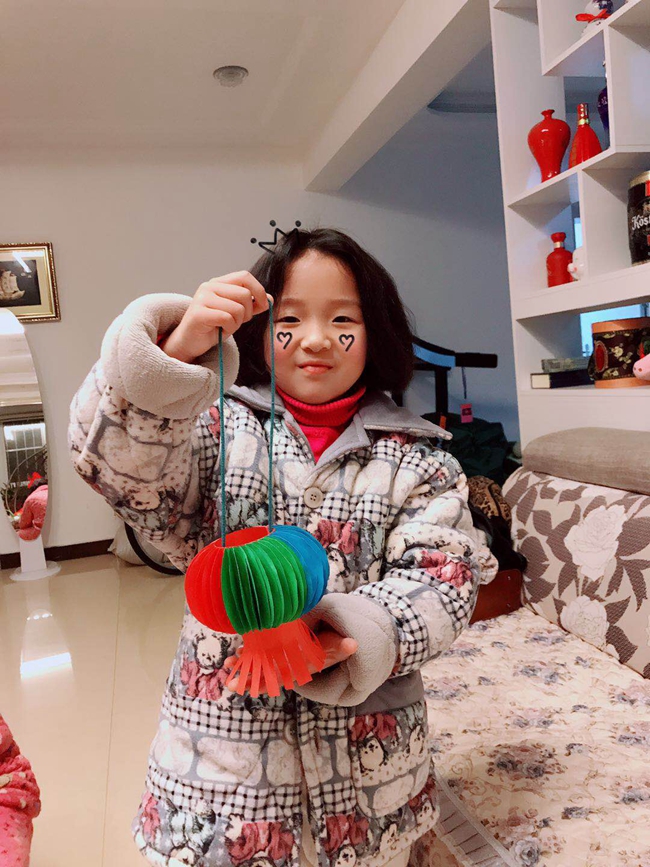 充满童趣的小花灯