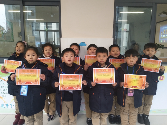 一(2)班获得小孝心称号的孩子们