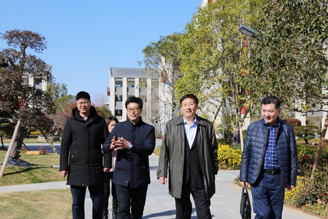 张元贵局长视察滨河淮外校园