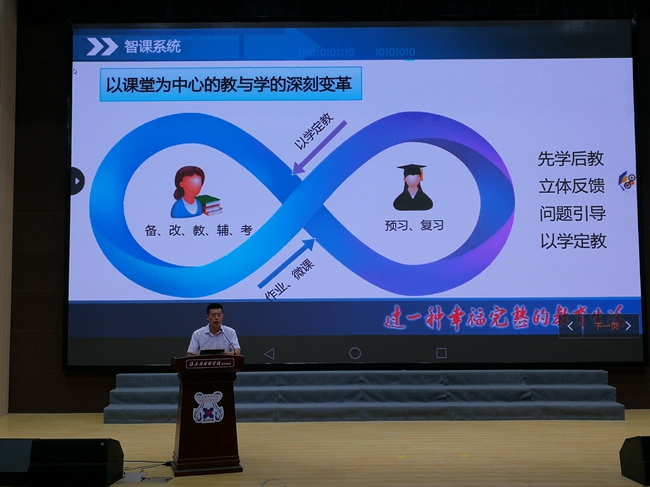 葛猛主任做研学指导
