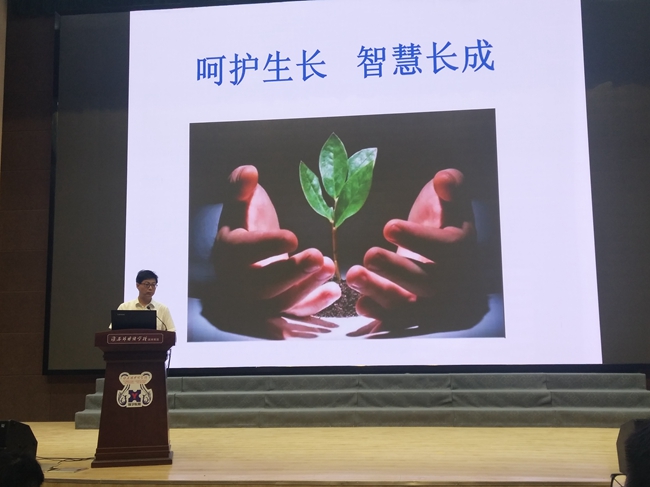 赵树青校长做研学指导