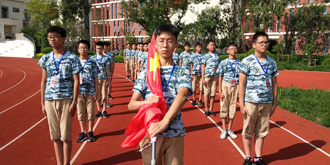 莘莘学子,心向国旗