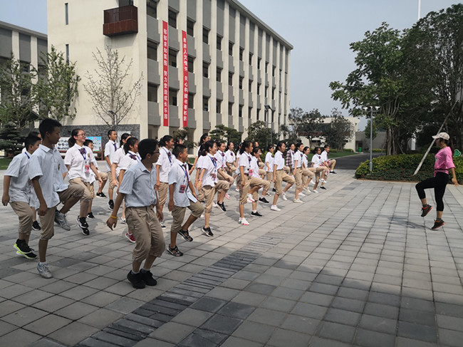 赵红霞老师的《活力健美操》