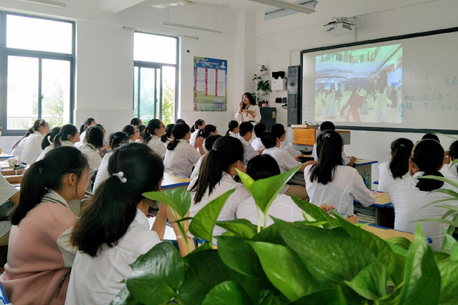 初二(6)班 韩陶敏老师的《汉服与传统文化》