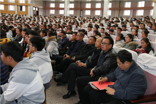 枣庄十八中举行高三“迎一调”励志动员报告会