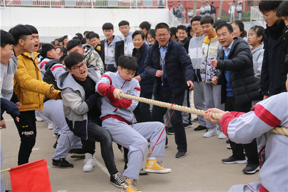 迎新年枣庄十八中拔河比赛圆满结束