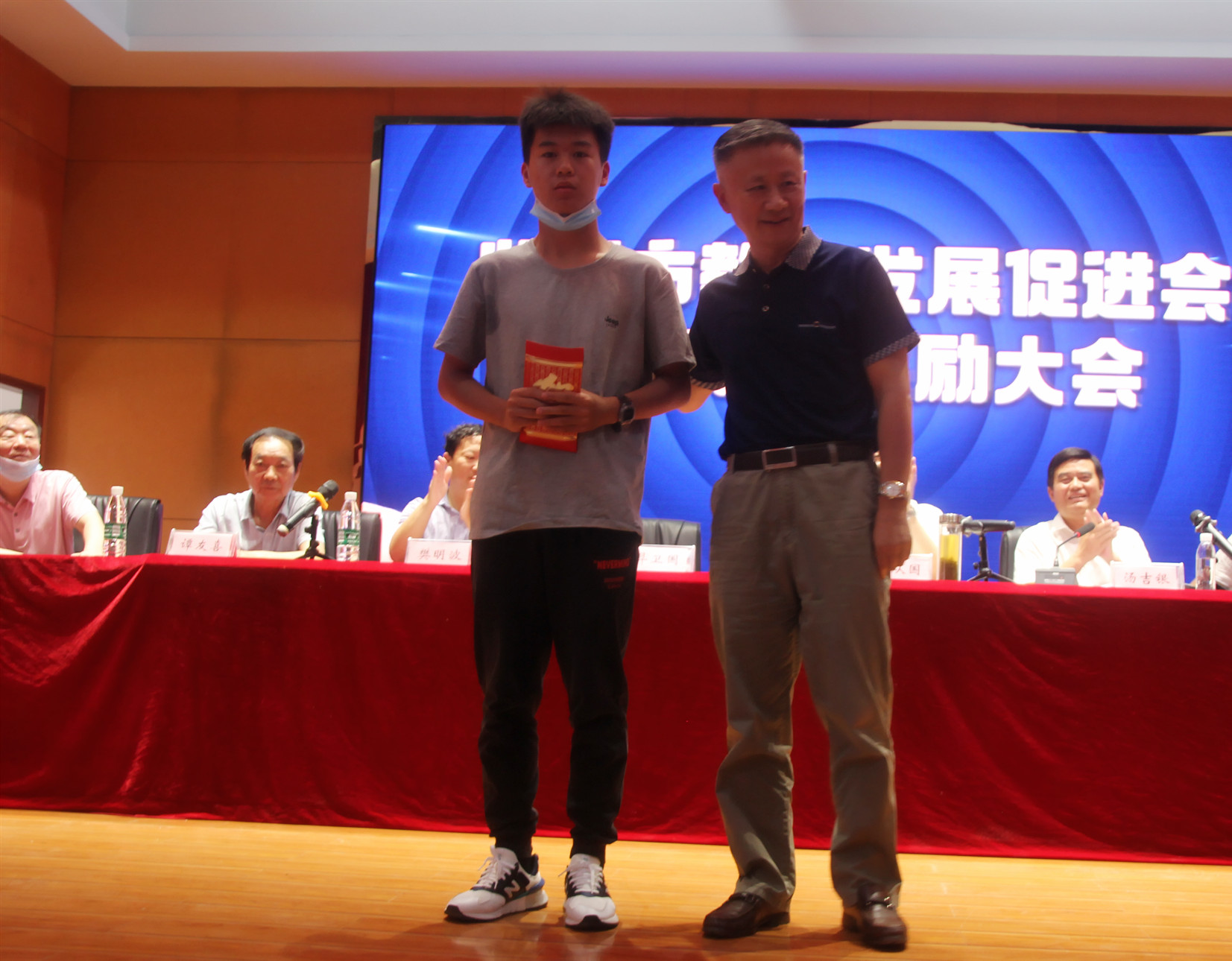 监利中学获市教育发展促进会表彰奖励