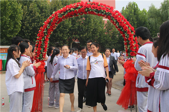 凝聚正能量,畅想新未来——枣庄十八中庆祝第36个教师节暨王凤英