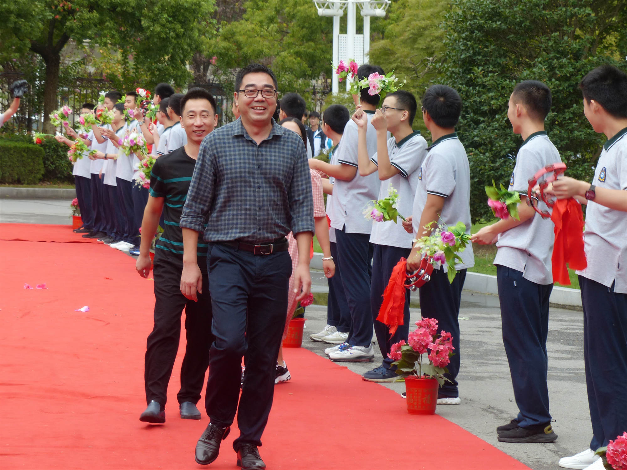 监利程集中学老师合影图片