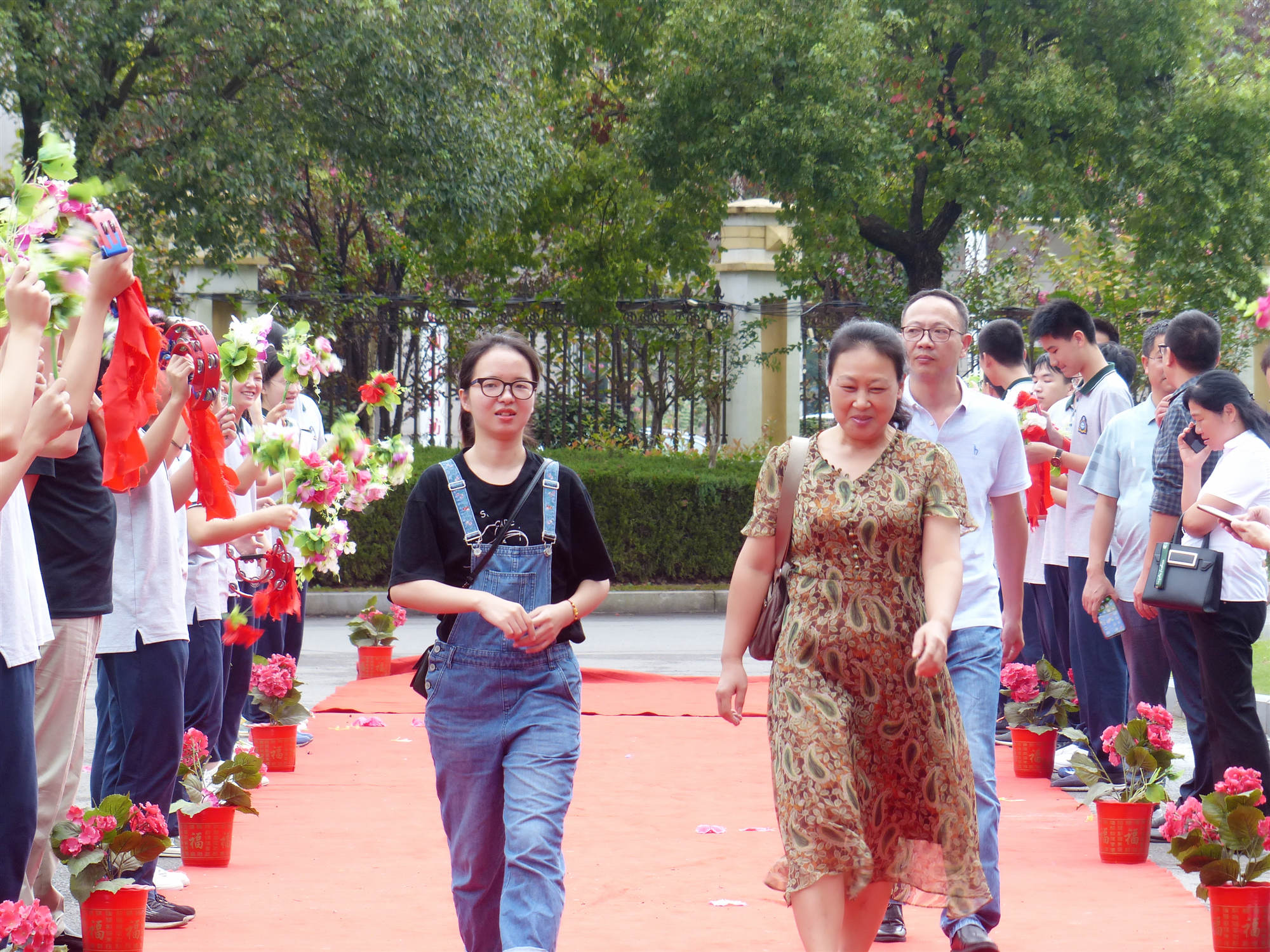 监利中学召开2020年教师节庆祝暨表彰大会