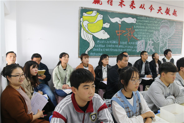 做示范引领 展课堂精彩 ——枣庄十八中开展高级教师展示课活动