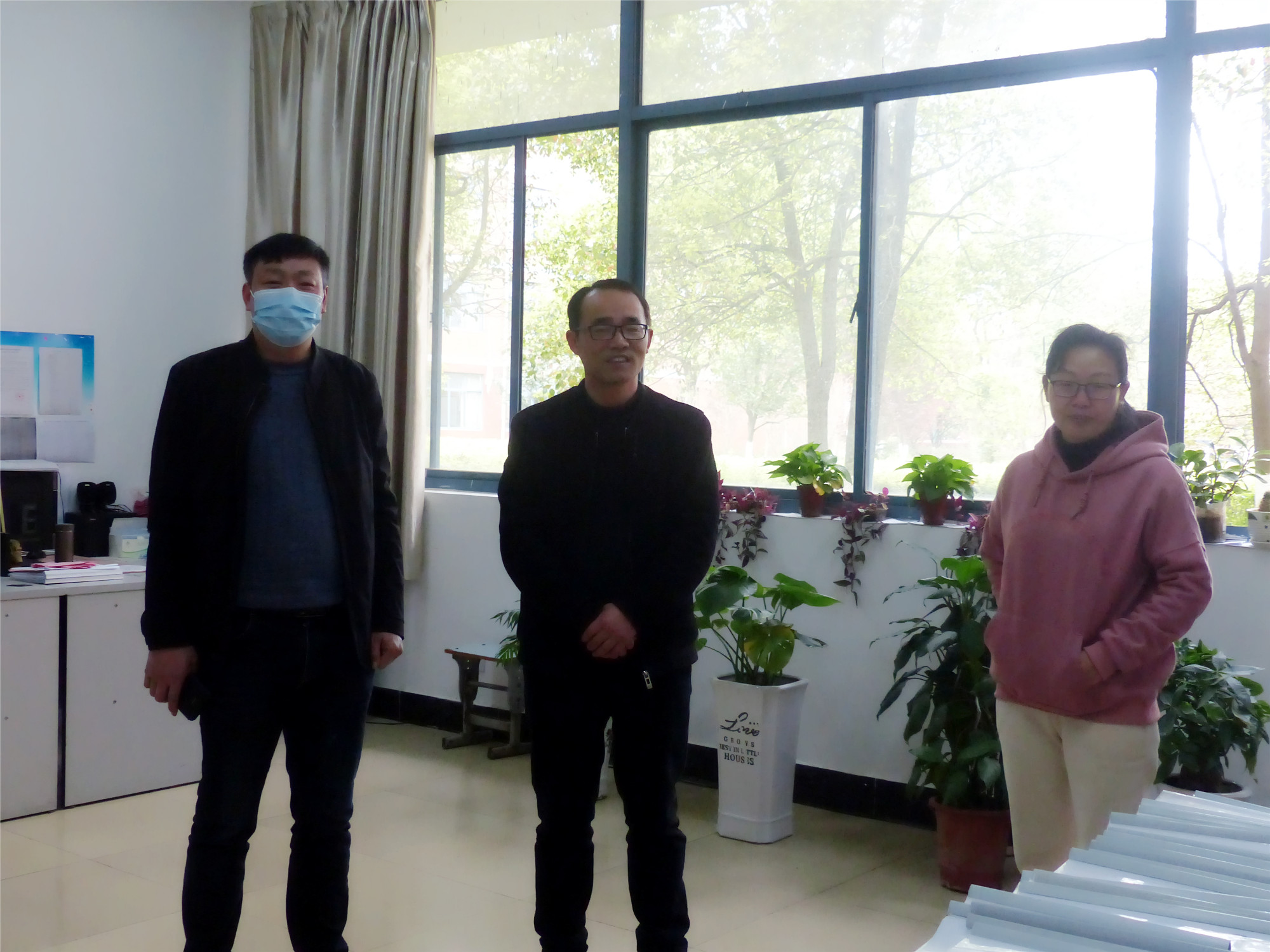 洪湖市贺龙中学教师团队莅临监利中学参观交流