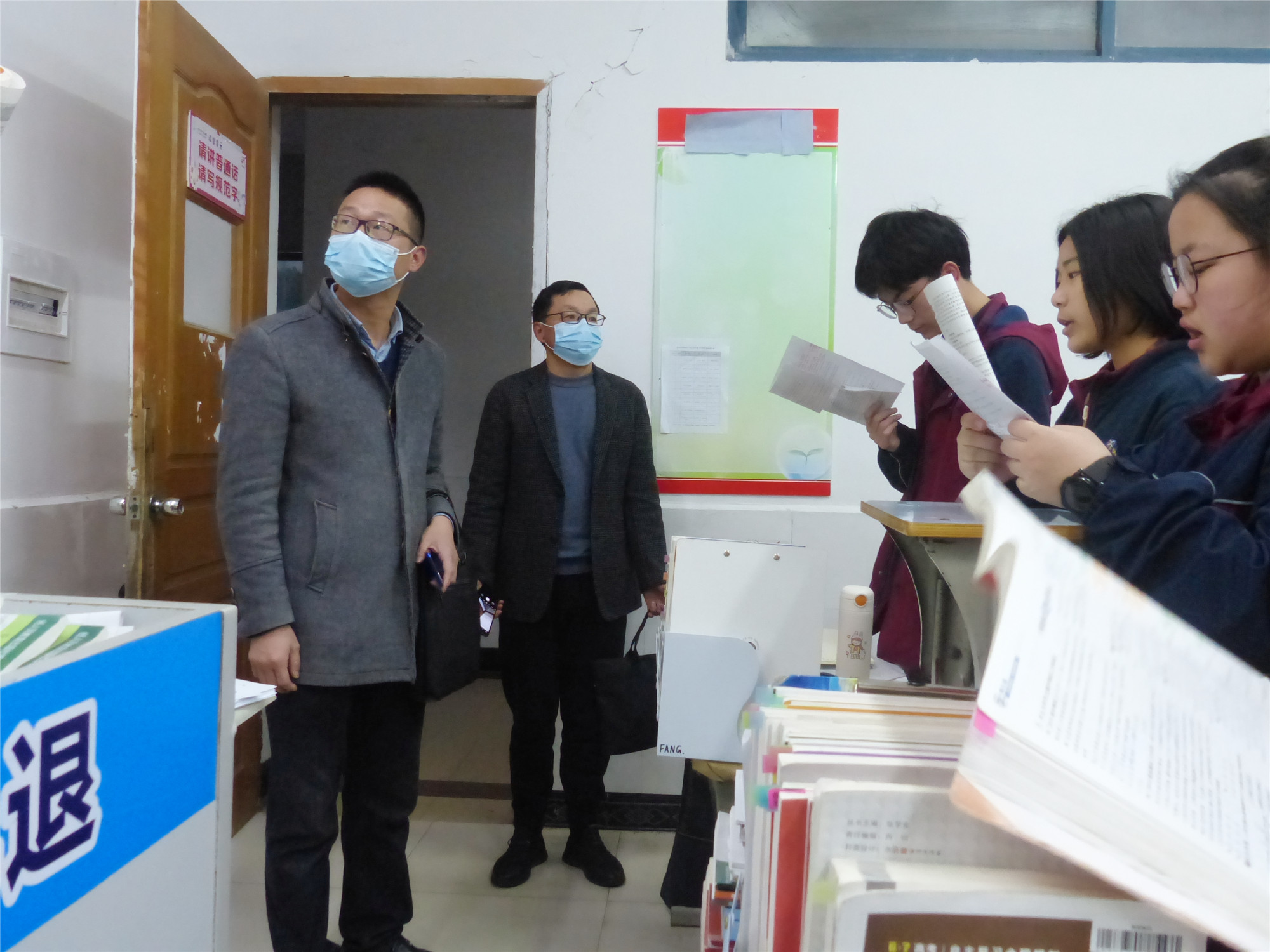 洪湖市贺龙中学教师团队莅临监利中学参观交流