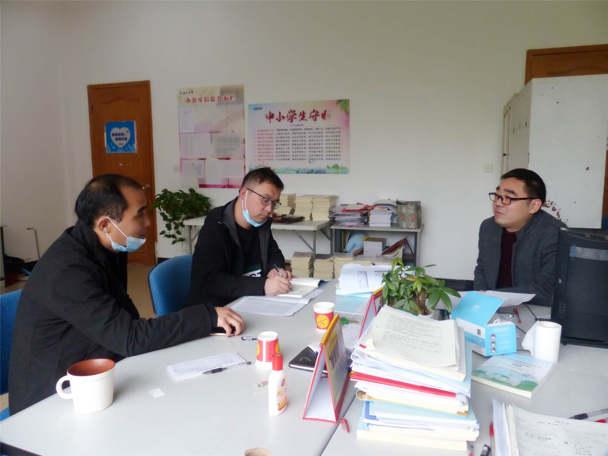 洪湖市贺龙中学教师团队莅临监利中学参观交流