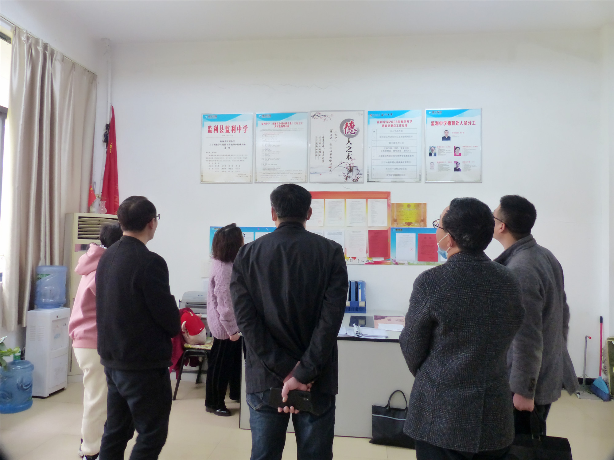 洪湖市贺龙中学教师团队莅临监利中学参观交流