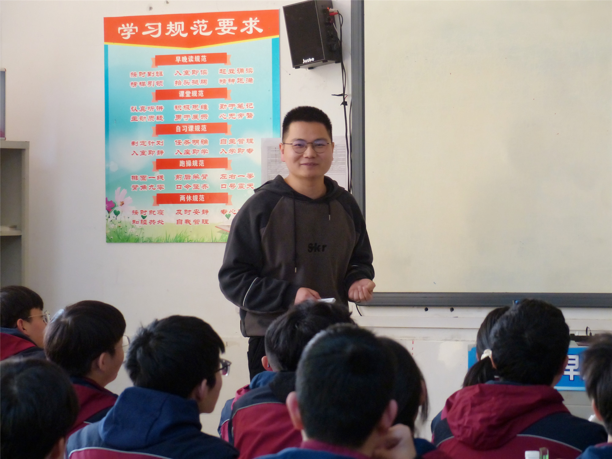 洪湖市贺龙中学教师团队莅临监利中学参观交流