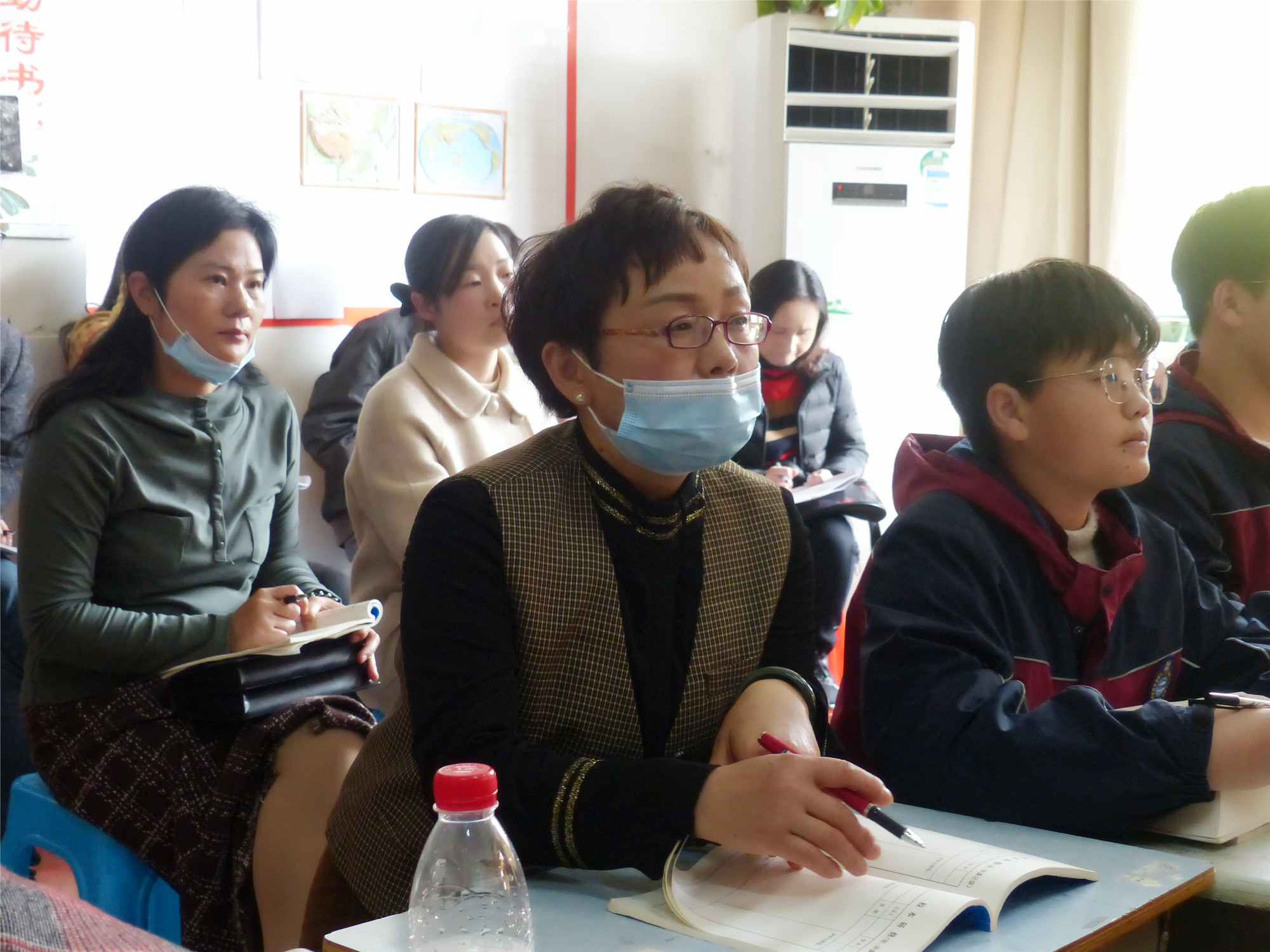 洪湖市贺龙中学教师团队莅临监利中学参观交流