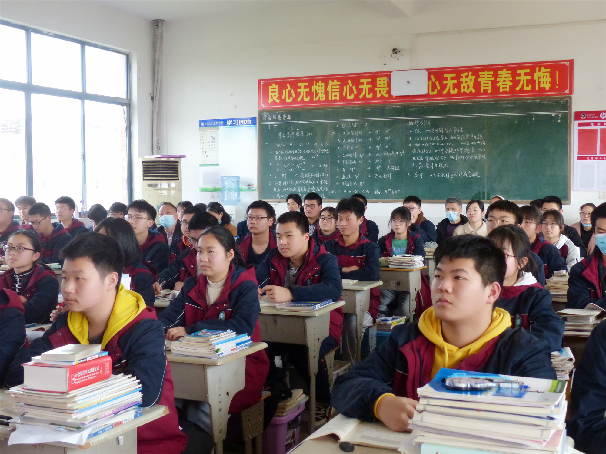 洪湖市贺龙中学教师团队莅临监利中学参观交流