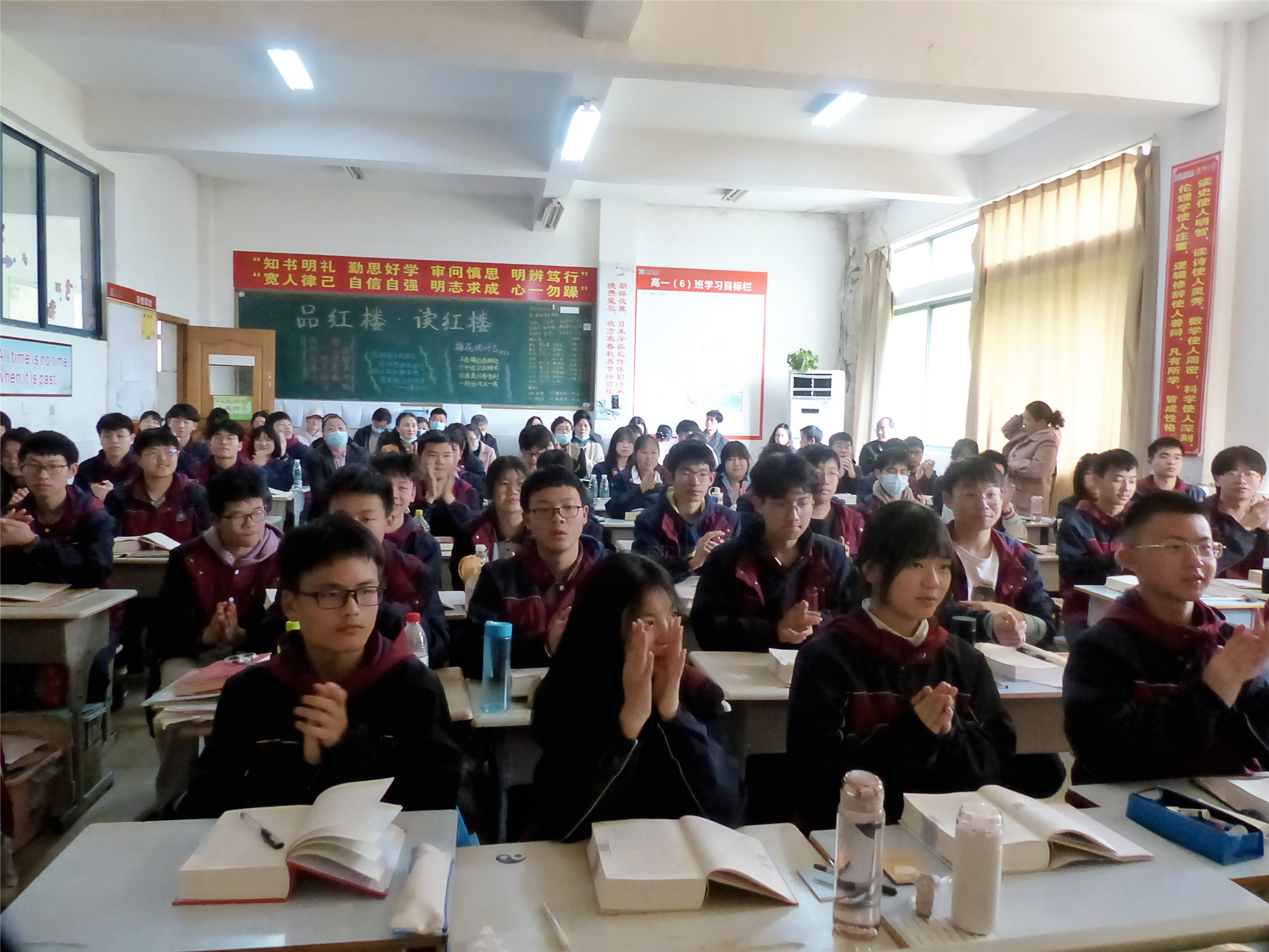 洪湖市贺龙中学教师团队莅临监利中学参观交流