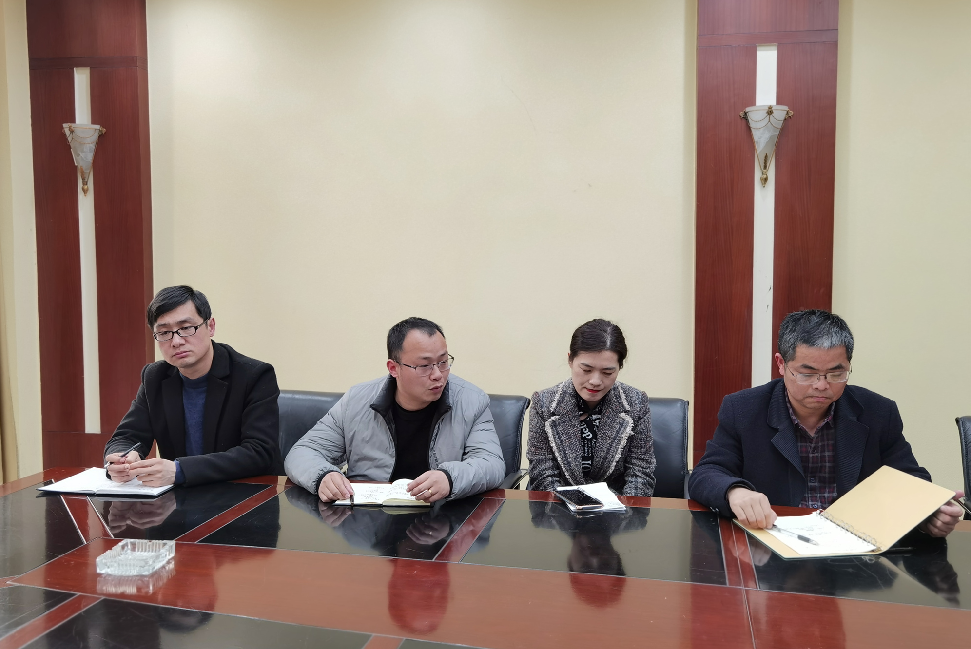 监利中学召开毕业年级调研汇报工作会