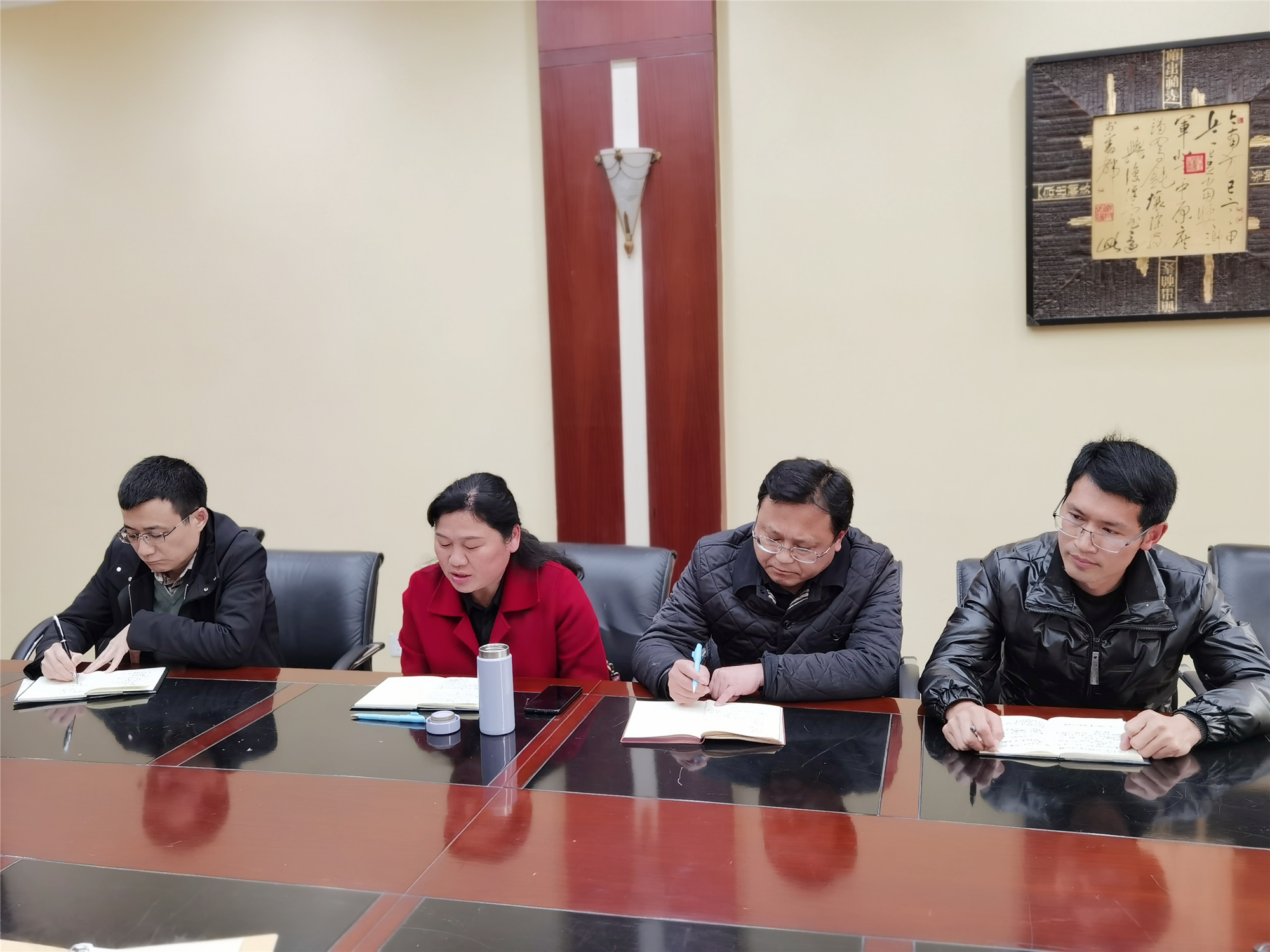 监利中学召开毕业年级调研汇报工作会