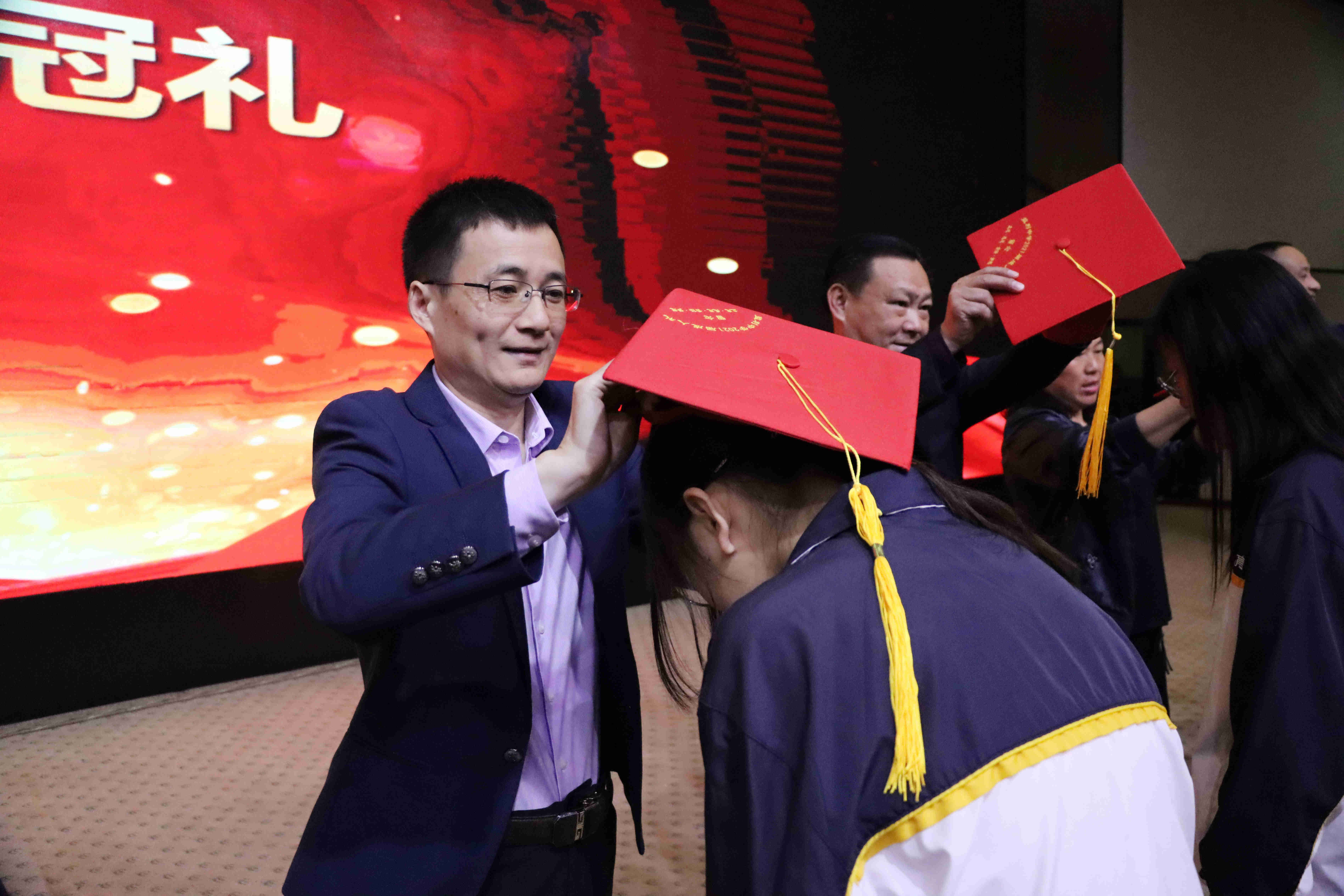 监利中学举行2021届毕业生成人礼暨毕业典礼