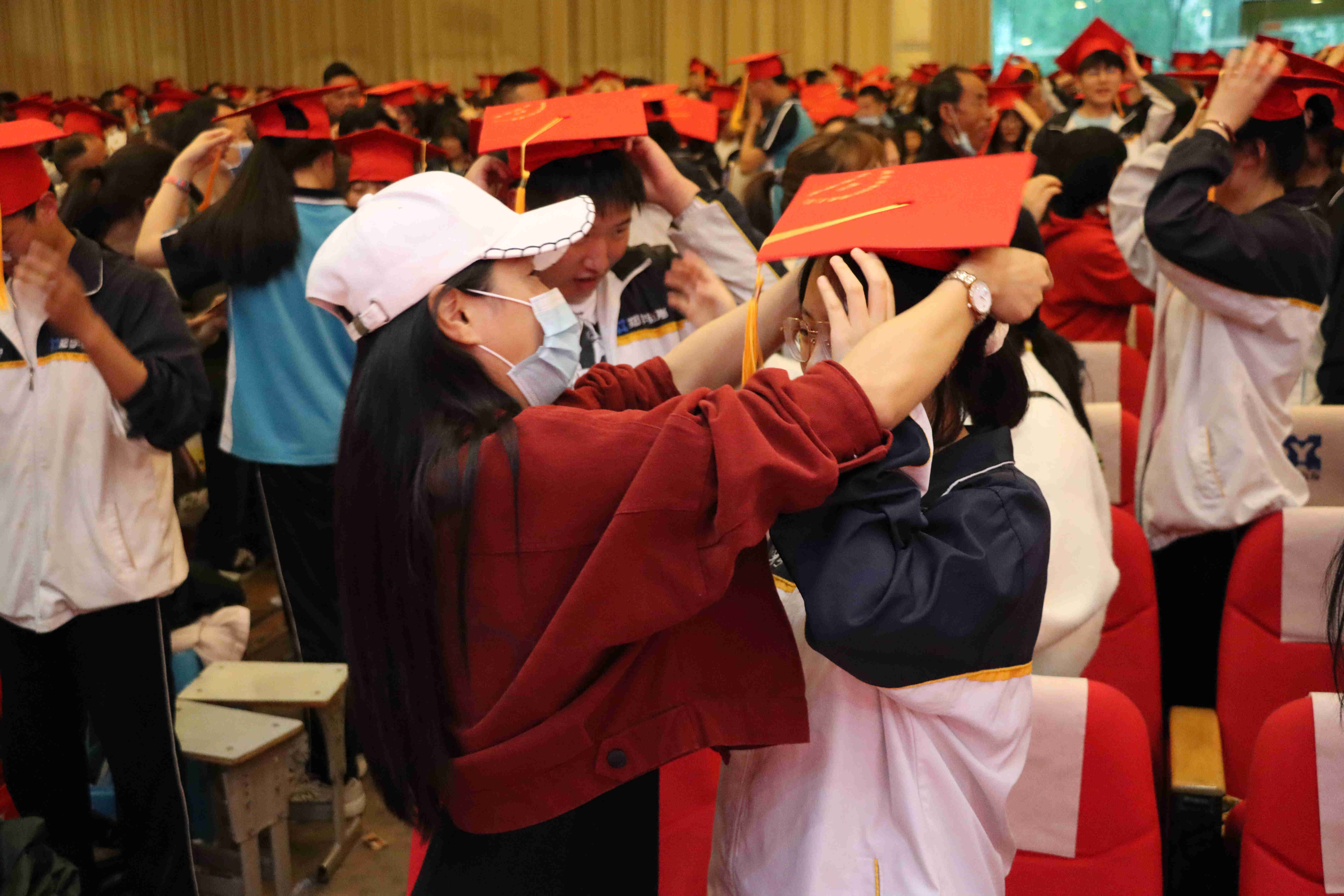 监利中学举行2021届毕业生成人礼暨毕业典礼