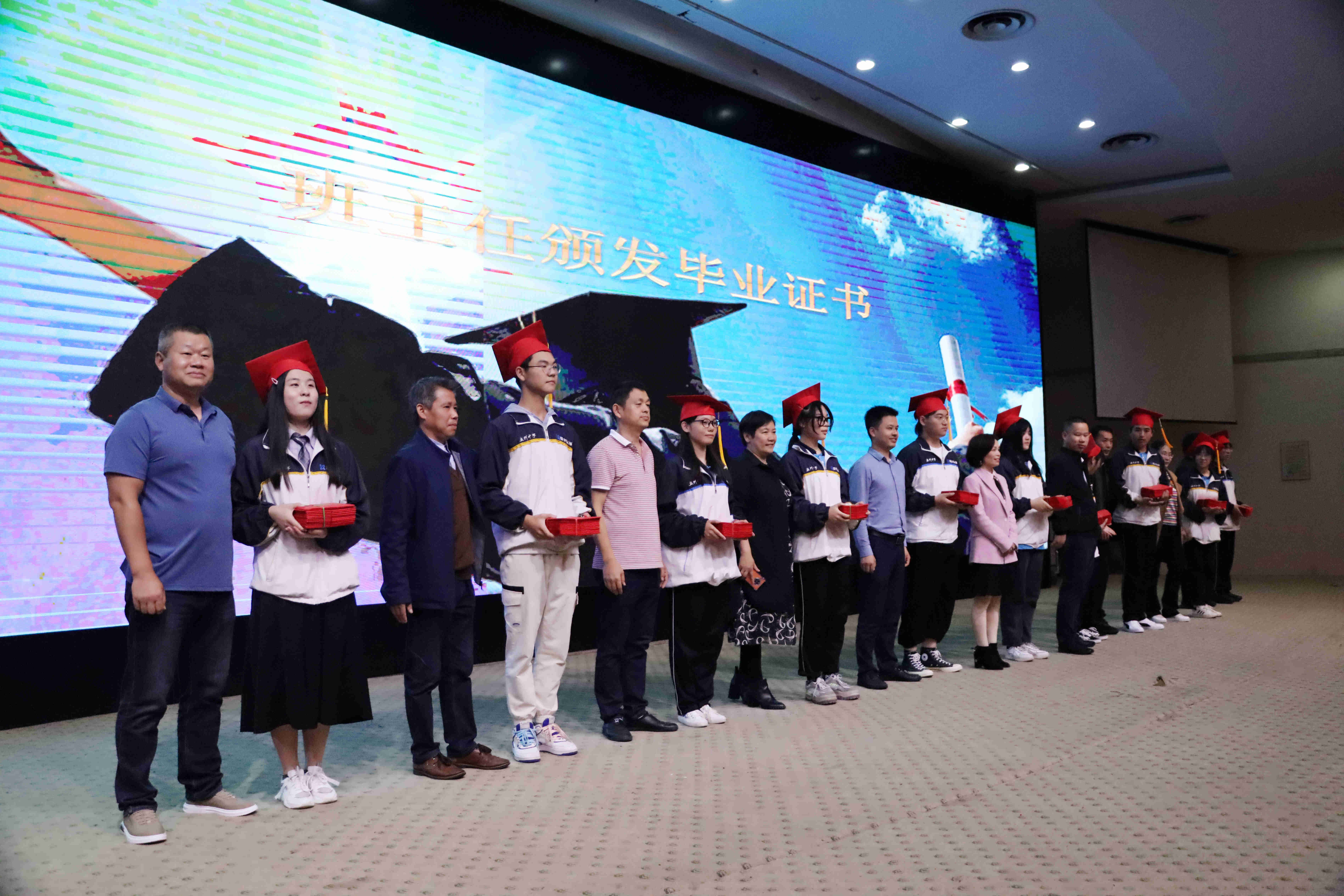 监利中学举行2021届毕业生成人礼暨毕业典礼
