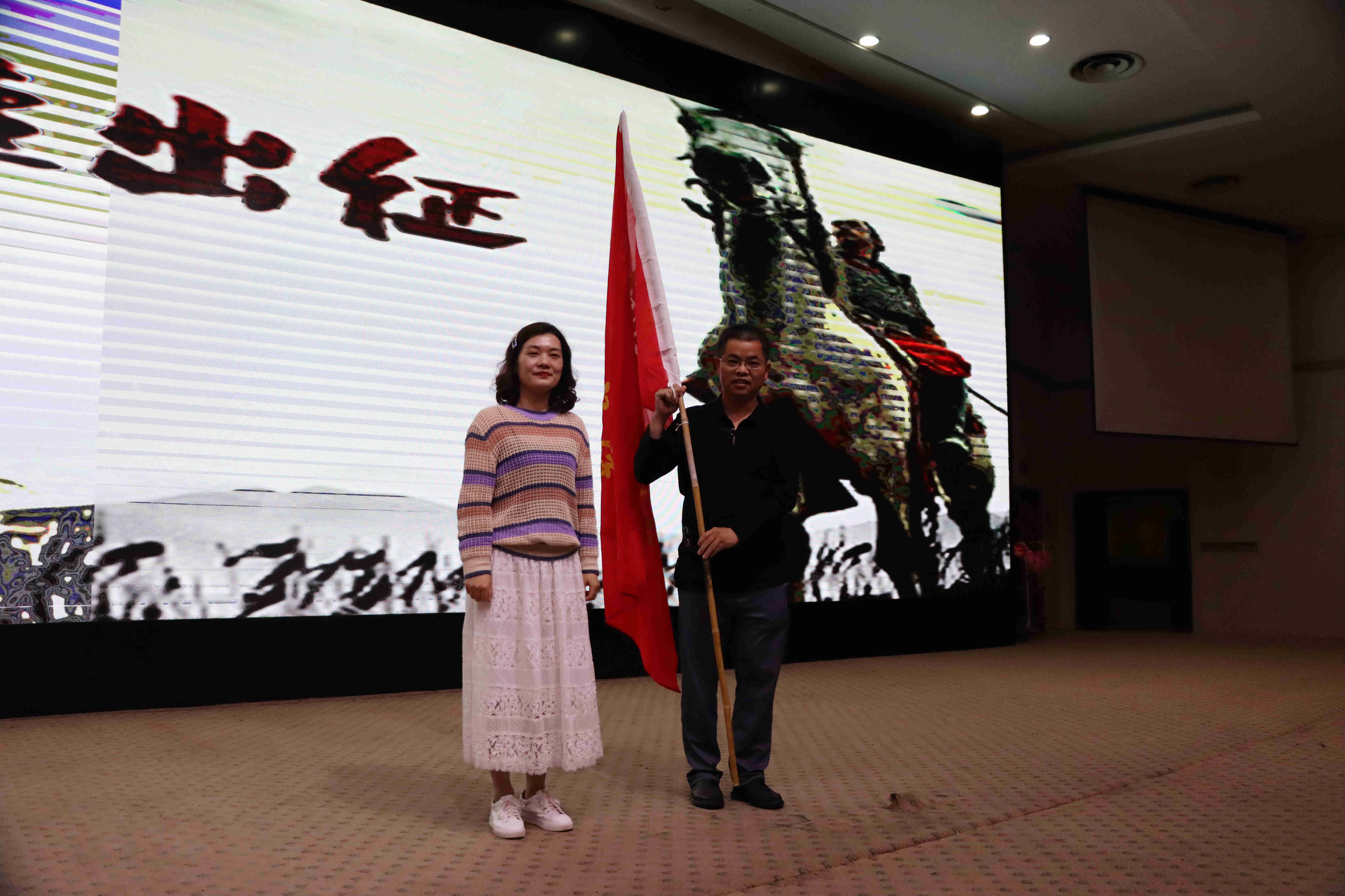 监利中学举行2021届毕业生成人礼暨毕业典礼