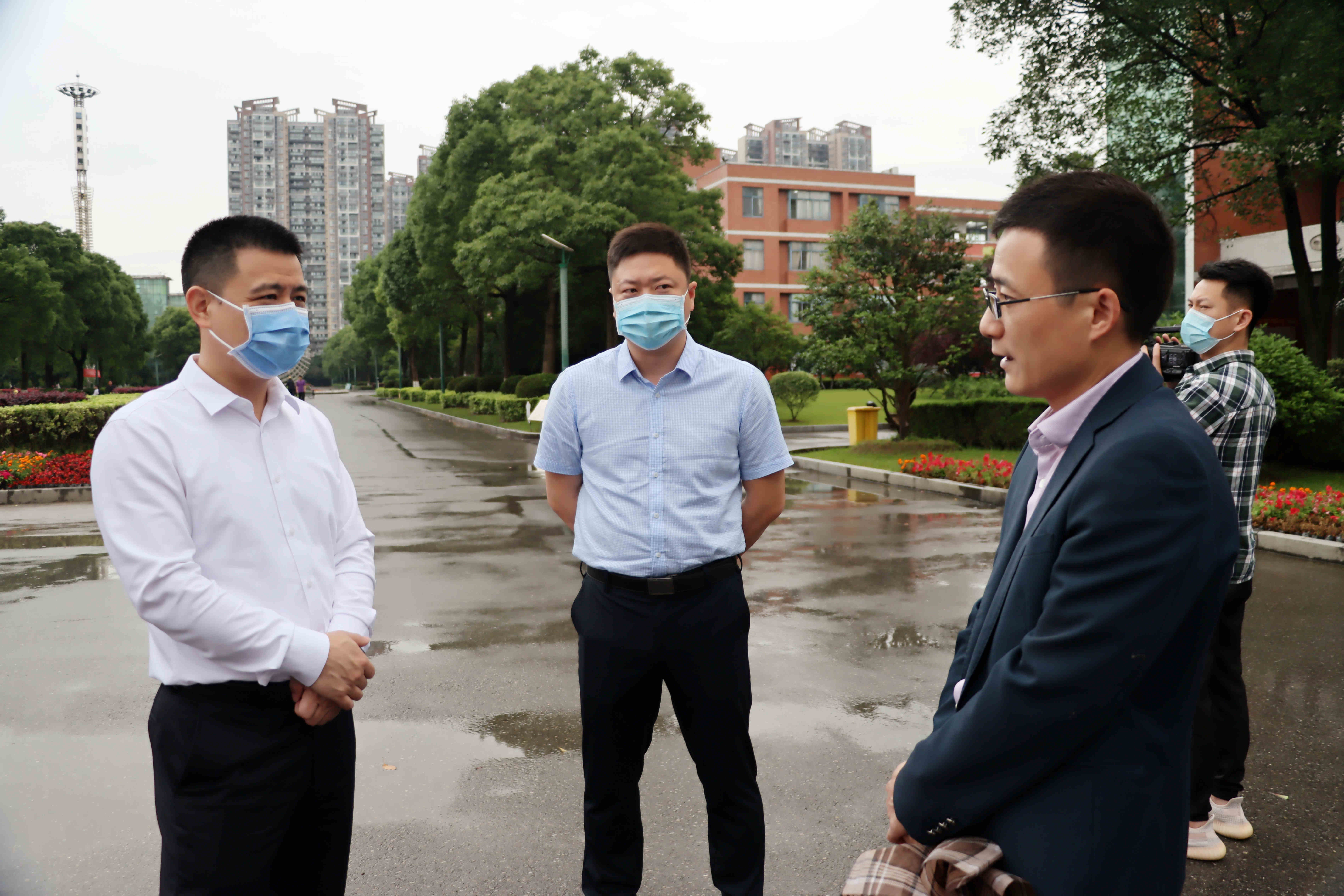 聂良平市长带队视察监利中学高考考点准备工作