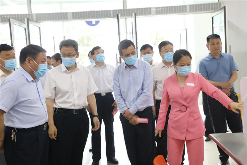 图片[3]-市人大食品安全检查组莅临枣庄翔宇中学进行工作视察-爱山亭网