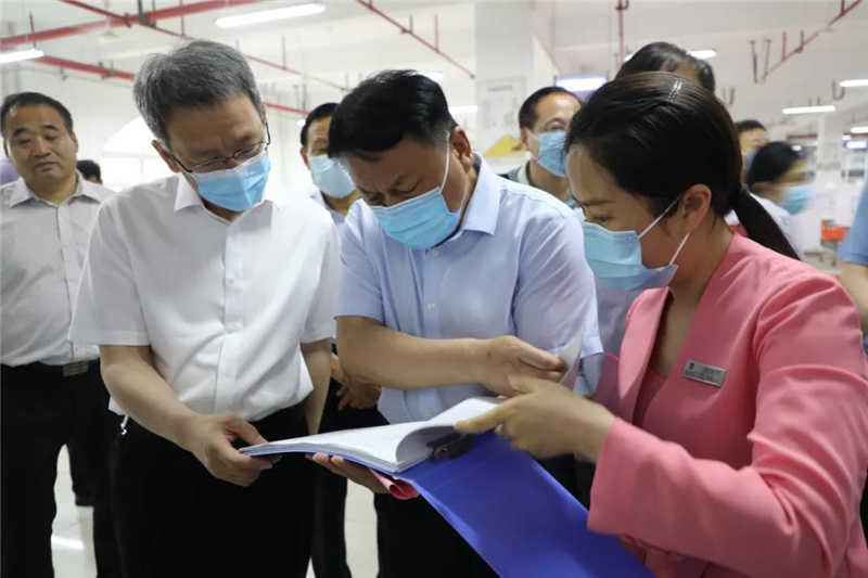 图片[4]-市人大食品安全检查组莅临枣庄翔宇中学进行工作视察-爱山亭网