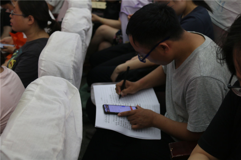 图片[1]-枣庄十八中举行高考总结暨学期结束会议-爱山亭网